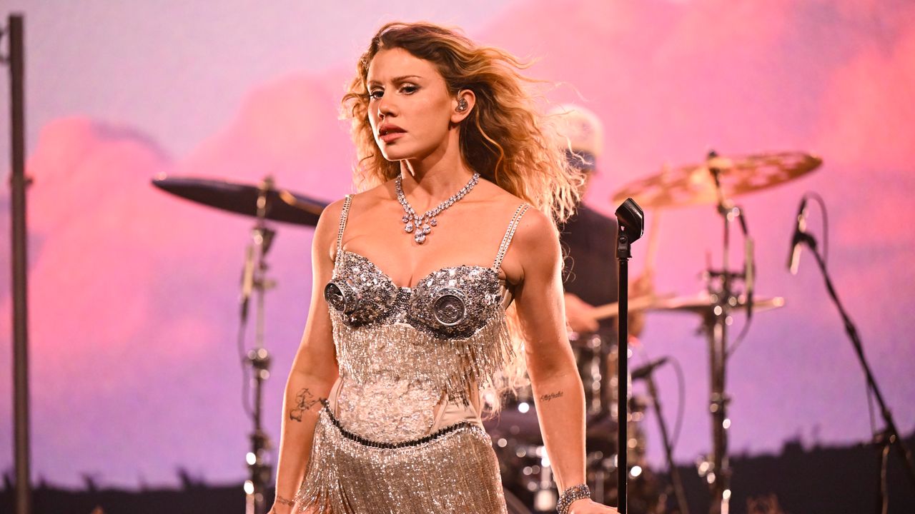 Slayyyter Makes Her Late-Night Debut With “Dance” on Fallon
